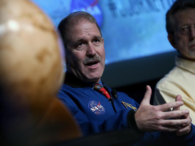  Джон Грансфилд на пресс-конференции  NASA. Вашингтон, 28 сентября 2015 года