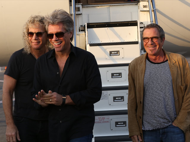 Дэвид Брайан, Джон Бон Джови и Тико Торрес в аэропорту имени Бен-Гуриона. 2 октября 2015 года