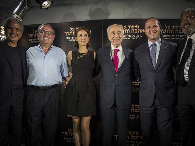 Натали Портман, Шимон Перес и Нир Баркат перед показом фильма "Повесть о любви и тьме" в Иерусалиме. 3 сентября 2015 года