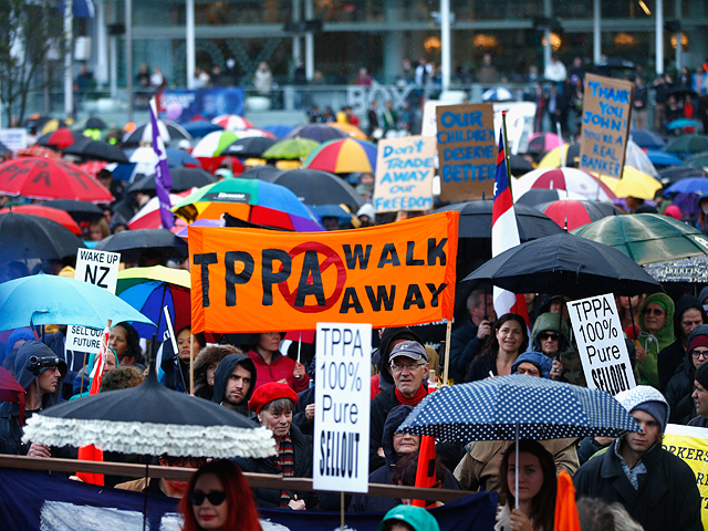 Митинг против Транстихоокеанского торгового пакта. Окленд, август 2015 года