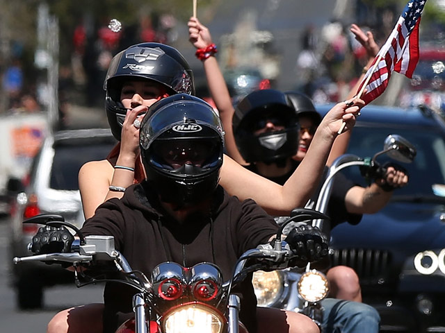 Парад Boobs on Bikes. Окленд, 7 октября 2015 года