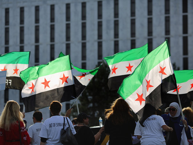 "Путин, убирайся из Сирии": демонстрация около посольства РФ в Вашингтоне