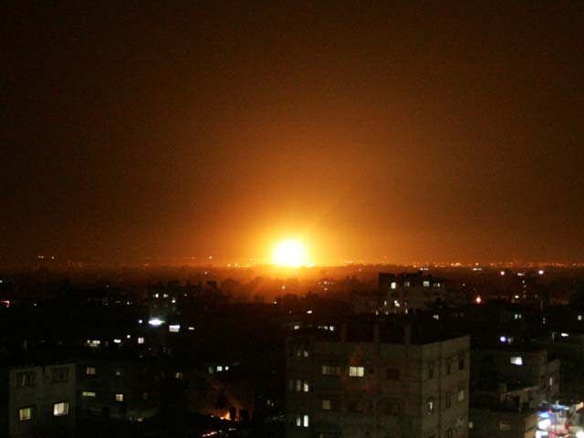 После удара израильских ВВС в Газе (архив)