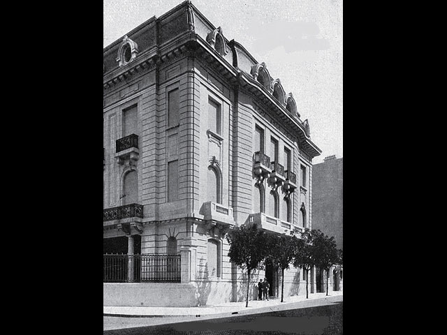 Здание посольства Израиля в Буэнос-Айресе до теракта (архив)