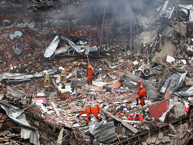 На месте взрыва в Рио-де-Жанейро. 19 октября 2015 года