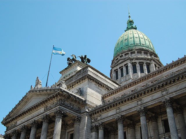     Аргентинцам не удалось выбрать президента в первом туре