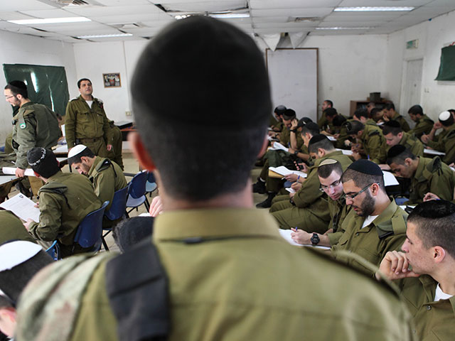 Военнослужащего отчислили с офицерских курсов за "одобрение убийства Рабина"  