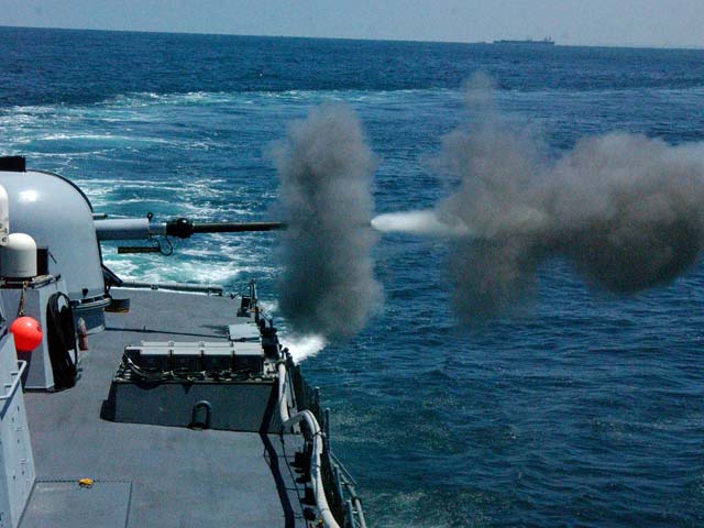 Корабли ВМС Израиля обстреляли три палестинских судна