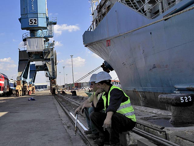     Суд приказал работникам Ашдодского порта прекратить "итальянскую" забастовку