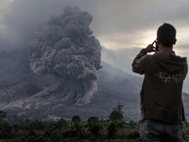 Извержение вулкана в Индонезии (архив) 