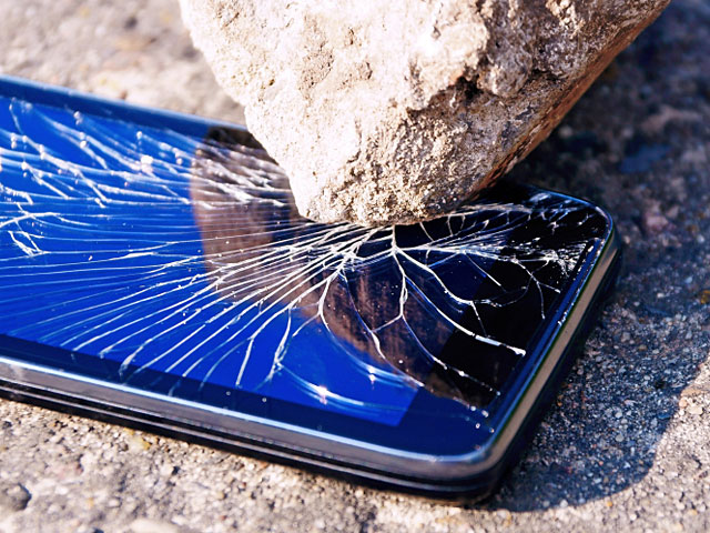 Разбитый экран мобильного телефона