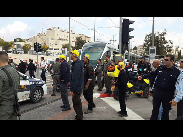 На месте теракта в трамвае. Иерусалим, 10 ноября 2015 года