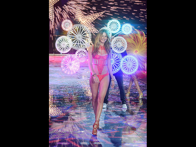 Шоу Victoria's Secret 2015