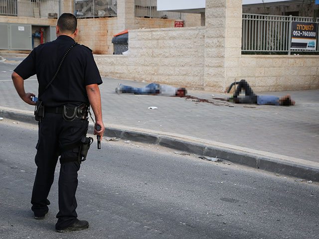 На месте нападения в Бейт-Шемеше. 22 октября 2015 года  