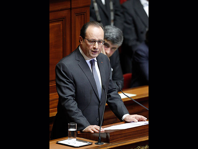 Олланд требует кардинальных перемен: "Франция находится в состоянии войны"  