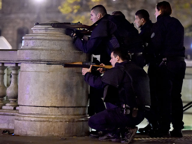 Операция в пригороде Парижа: трое террористов убиты, трое арестованы  