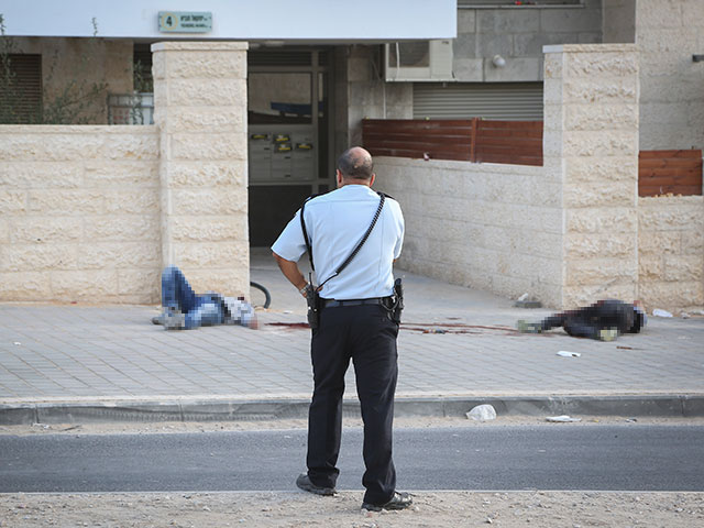 На месте теракта в Бейт-Шемеше. 22 октября 2015 года