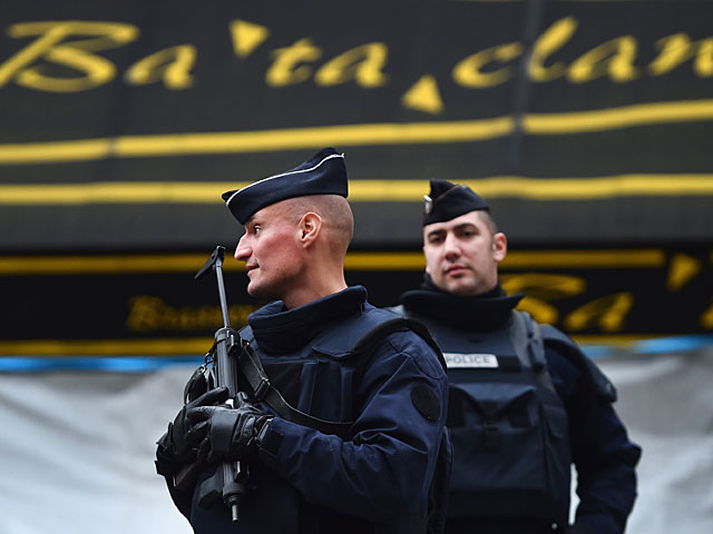 На месте теракта у концертного зала Bataclan. Париж, 16 ноября 2015 года