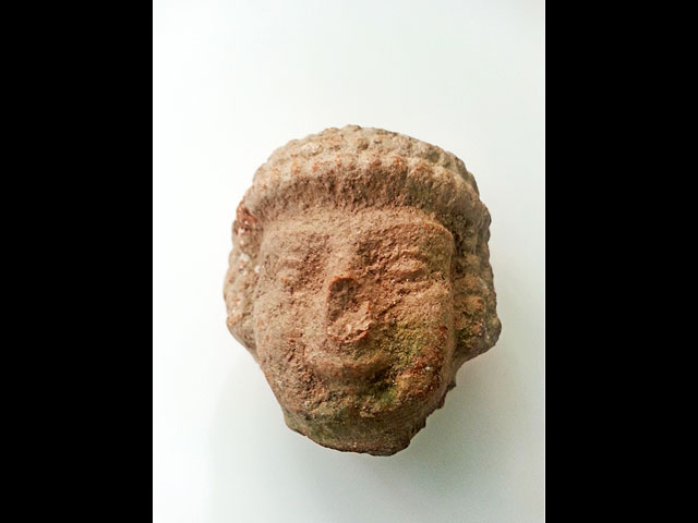 Восьмилетний мальчик нашел в Бейт-Шемеше голову статуэтки периода Первого Храма   