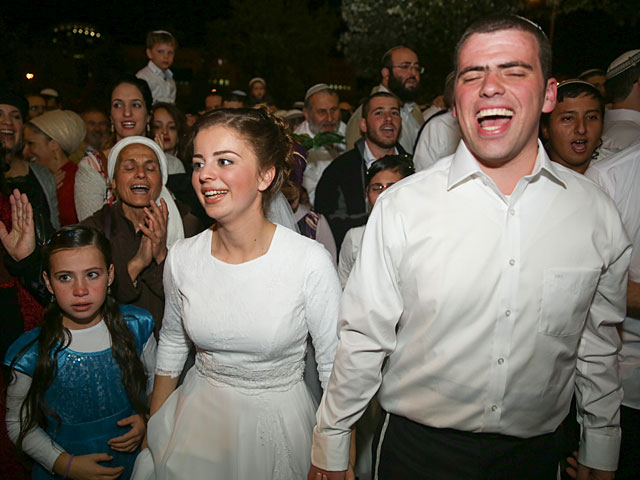 Сотни израильтян пришли на свадьбу дочери Яакова Литмана, убитого террористами