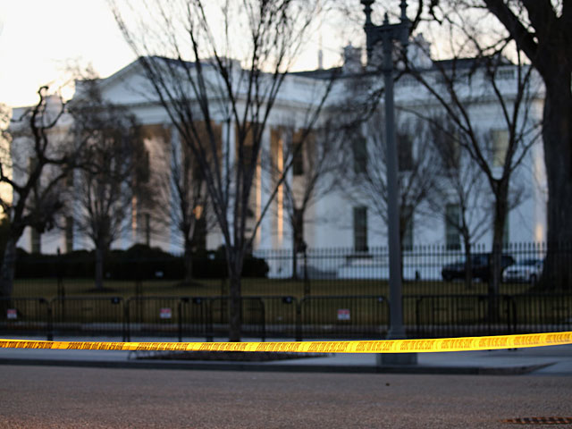 Полиция заблокировала Белый дом после попытки неизвестного проникнуть на его территорию  