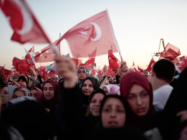 Сторонники Тайипа Эрдогана в Стамбуле. Май 2015 года