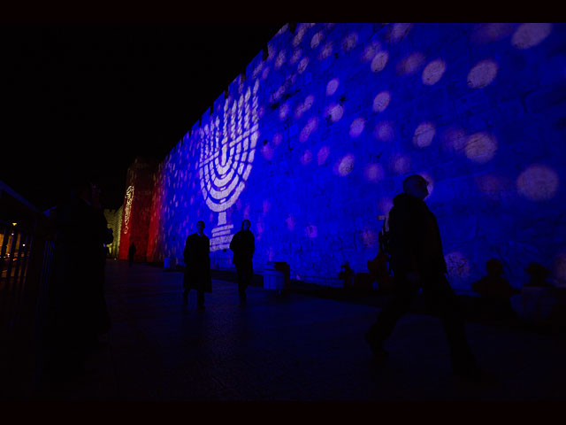 8 декабря евреи зажгли третью свечу в ханукальных подсвечниках