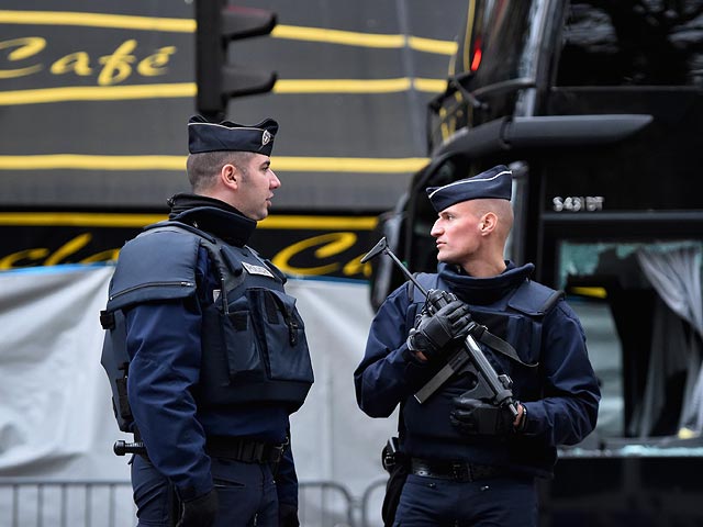 У зала Bataclan. Париж, 16 ноября 2015 года  