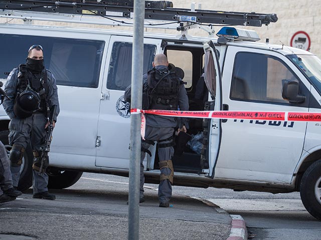 Теракт в Хевроне: ранены двое израильтян, нападавший нейтрализован