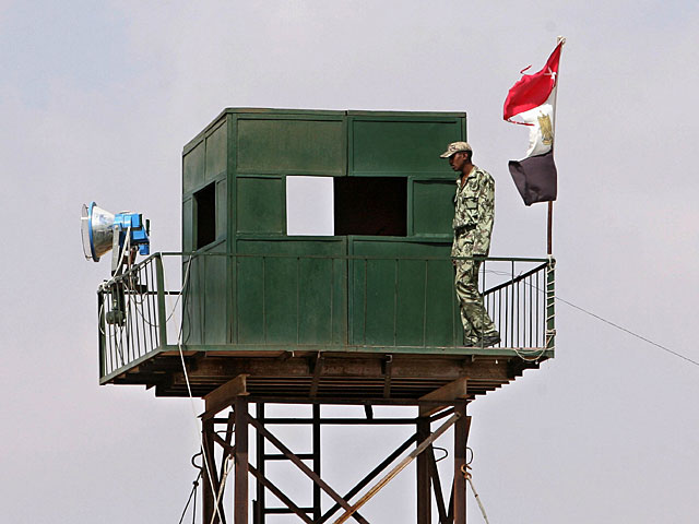 На границе с сектором Газы снайпером убит египетский полицейский  