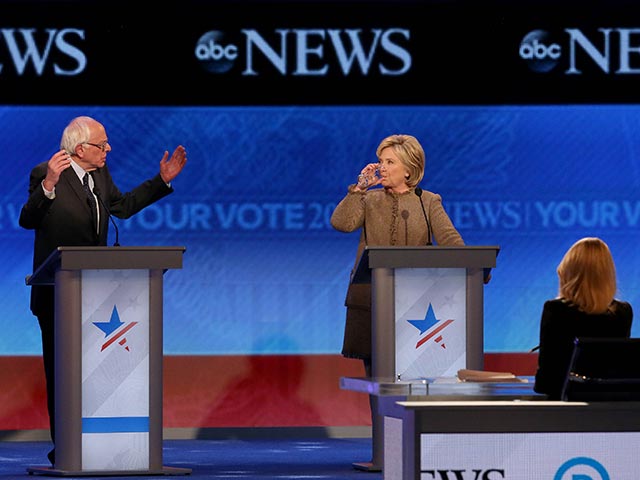  Берни Сандерс и Хиллари Клинтон на дебатах. 19 декабря 2015 года