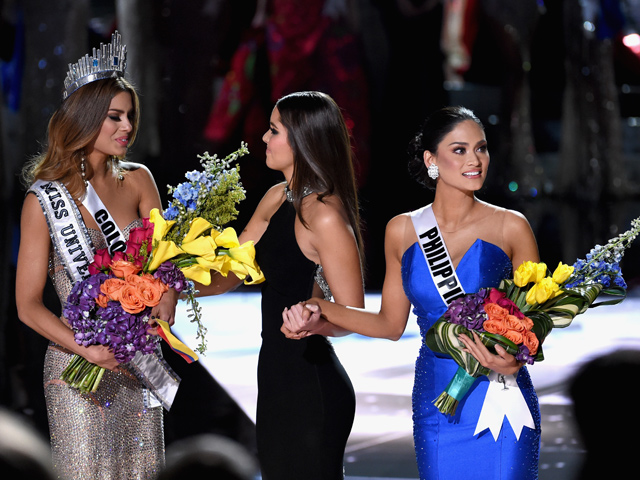 Тот самый неловкий момент: корону по ошибке вручили "Мисс Колумбия"