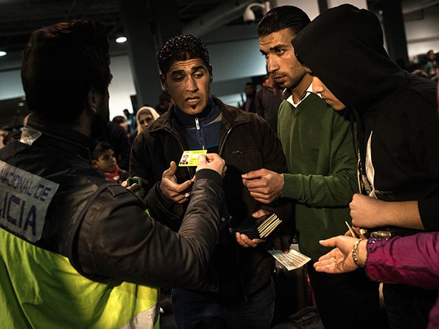 Bild: несколько беженцев в Германии имеют фальшивые паспорта, изготовленные в Ракке   
