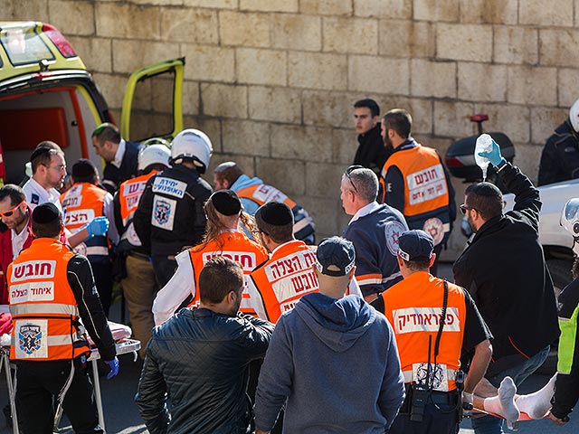 На месте теракта около Яффских ворот в Иерусалиме. 23 декабря 2015 года  