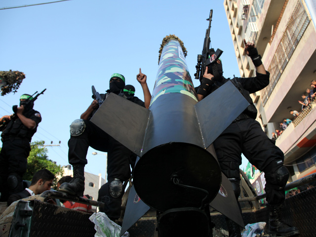 Муляж ракеты М-75. Такими ракетами с 2012 года боевики ХАМАС из Газы обстреливают центральные районы Израиля