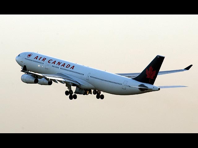 Самолет Air Canada совершил вынужденную посадку: 21 пассажир травмирован из-за турбулентности  