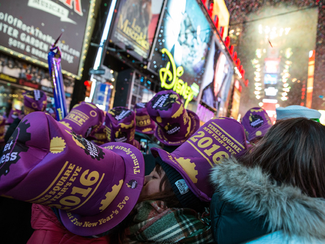 Празднование наступления 2016-го года на Таймс-Сквер в Нью-Йорке, США
