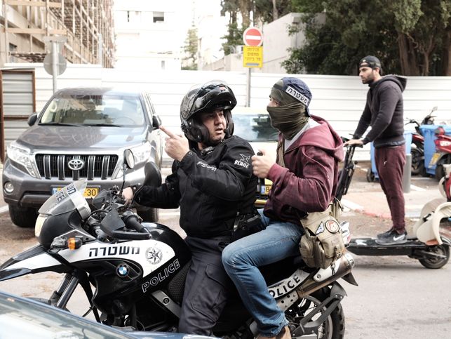 Полицейские ищут стрелявшего в Тель-Авиве, 01.01.2016
