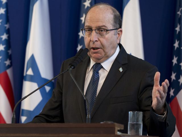 Министр обороны Израиля Моше (Боги) Яалон