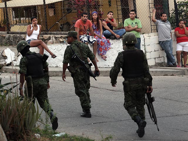 Операция мексиканского спецназа по розыску наркоторговцев
