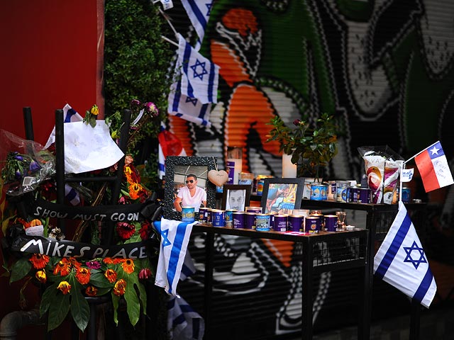 Мемориал памяти погибших в теракте. Улица Дизенгоф, 7 января 2016 года