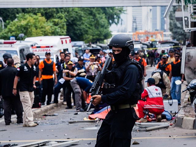 На месте теракта в Джакарте. 14 января 2016 года 