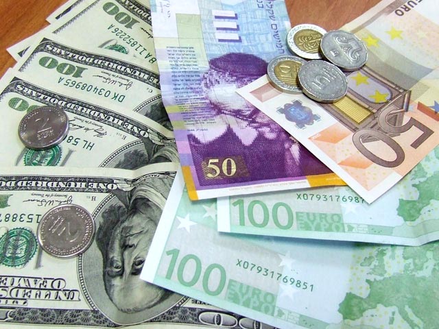 Итоги валютных торгов: курсы евро и доллара понизились