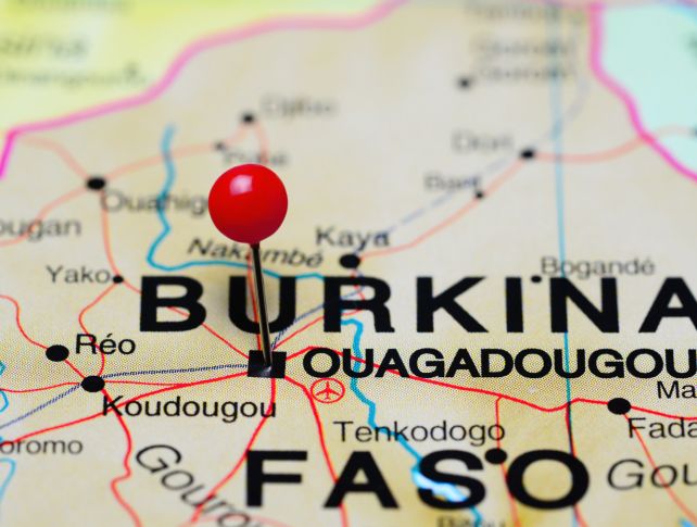 Террористы атаковали отель в столице Буркина-Фасо: захвачены заложники, есть жертвы