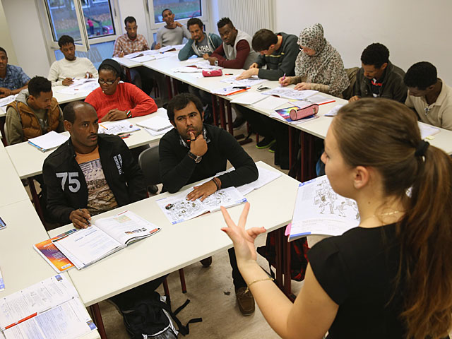 Норвегия направляет беженцев на курсы "сексуального ликбеза"  