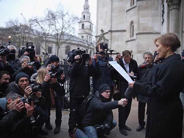 Марина Литвиненко у здания Высокого суда Лондона. 21 января 2015 года