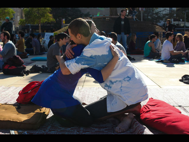 "День объятий" в Тель-Авиве: ради душевного и физического здоровья