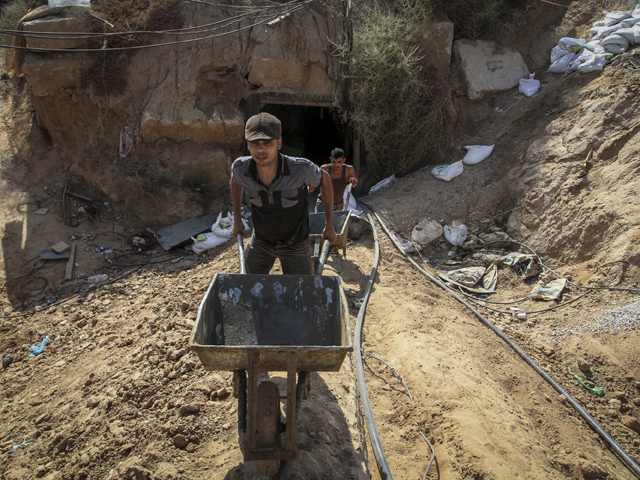 Строительство туннеля на границе Газы   