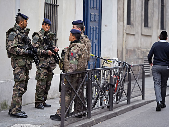 Шесть парижских лицеев эвакуированы в связи с угрозой теракта  