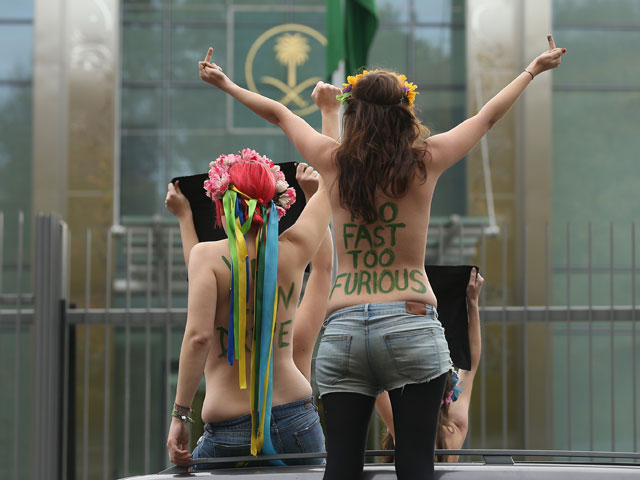Акция FEMEN перед посольством Саудовской Аравии в Берлине. 28 октября 2014 года 